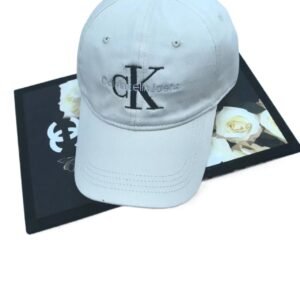 CK simple and fashionable white hat