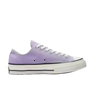 Classic lavender canvas shoes of Converse