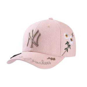 Embroidered pink baseball cap of the MLB Yankees