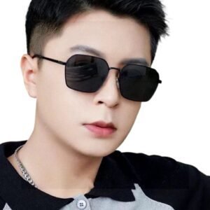 Gucci square - shaped stylish black sunglasses