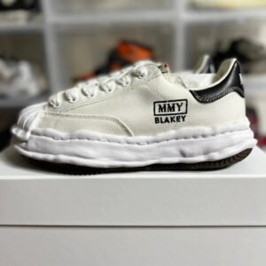 MMY BLAKEY Simple Black and White Canvas Shoes