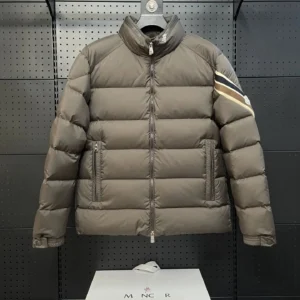Moncler's classic style fashionable gray down jacket