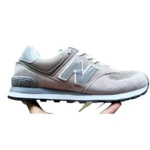 New Balance retro-style grey sports shoes
