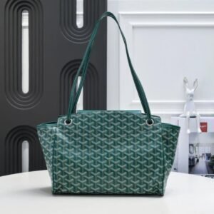 The classic retro-style green bag of GOYARD