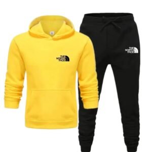 The simple style yellow and black suit of The North Face.