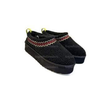 UGG retro-style black thick-soled shoes