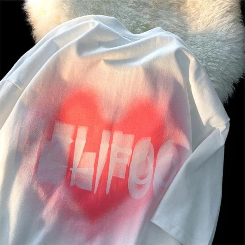 Other short-sleeved shirts with love prints.