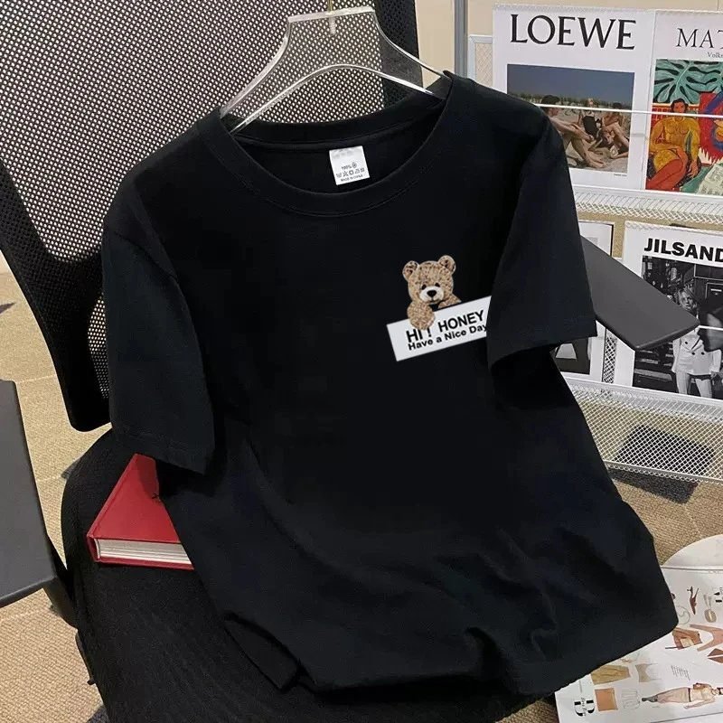 China Selected black T-shirts with bear prints.