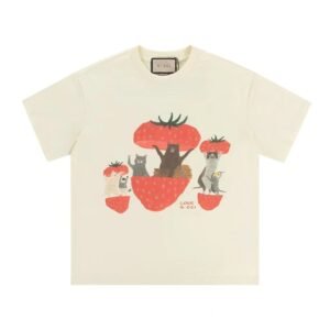 Gucci Strawberry & Animal Childlike Playful Off-white T-shirt