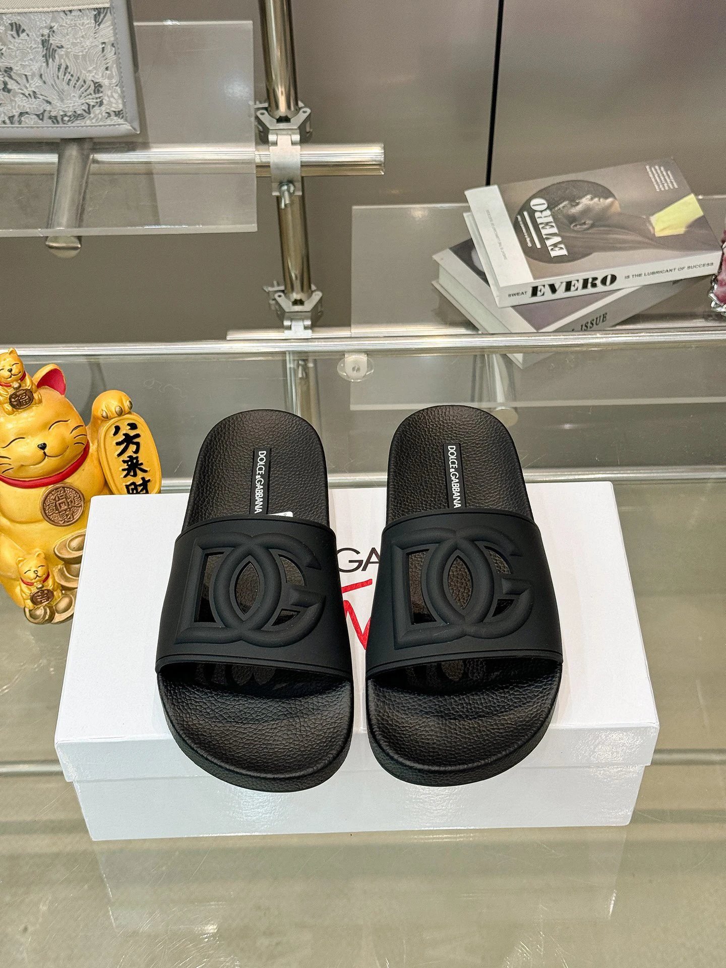 Dolce & Gabbana DG Embossed Casual-style Black Slippers