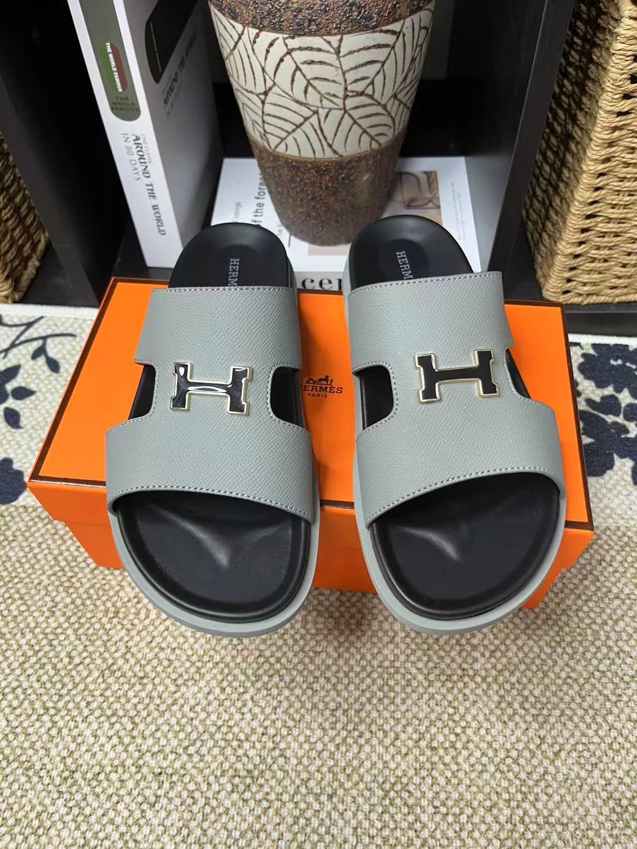 Hermès H-Buckle Light Luxury Style Light Gray Slide Sandals